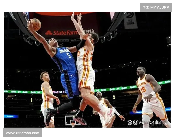 震撼全场NBA激烈对决现场画面瞬间捕捉球员激情与比赛高潮